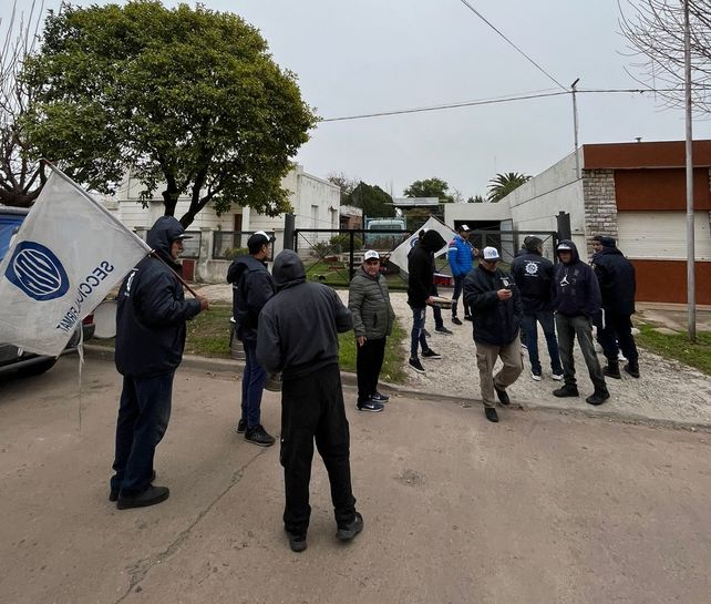 Chovet. Referentes de la UOM protestaron este martes en San Martín al 700 con bombos y redoblantes.
