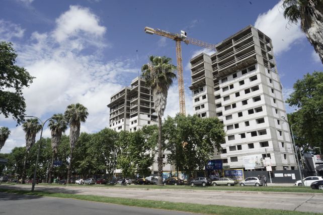 La urbanización de Tiro Federal incluye edificios de trece pisos sobre bulevar Rondeau y de cinco plantas en las calles internas.
