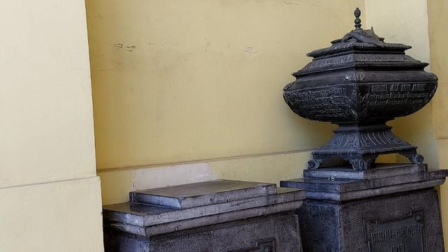 Se robaron de la Catedral una urna con los restos de un granadero