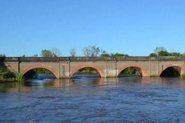 El río Carcarañá crece y siguen los problemas de tránsito y áreas inundadas
