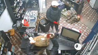 Un delincuente vigiló el comercio Bruzzoni de Paraná y asaltó el local apenas quedó sin clientes