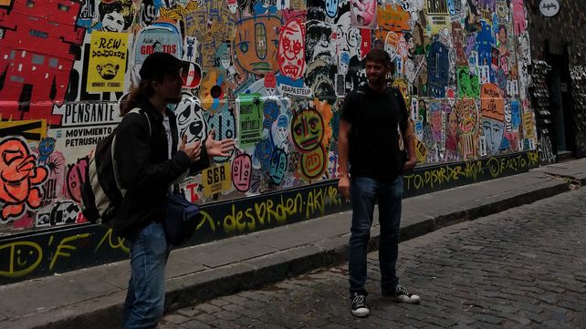 Anfitrión. Gastón y Javier realizan un tour taller fotográfico por lugares porteños.