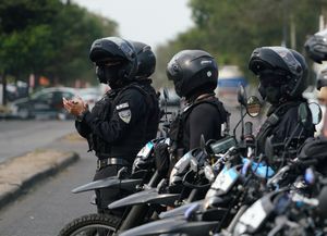 Denuncian que dos policías robaron 1.500 dólares mientras jugaba Argentina