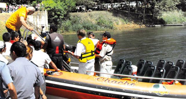 Dos turistas de EEUU murieron al volcar una lancha en las Cataratas
