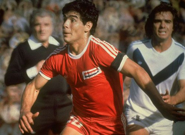 Tras el Mundial 78, Maradona jugó en Rosario y se vivió un primer indicio de su romance con Nápoles