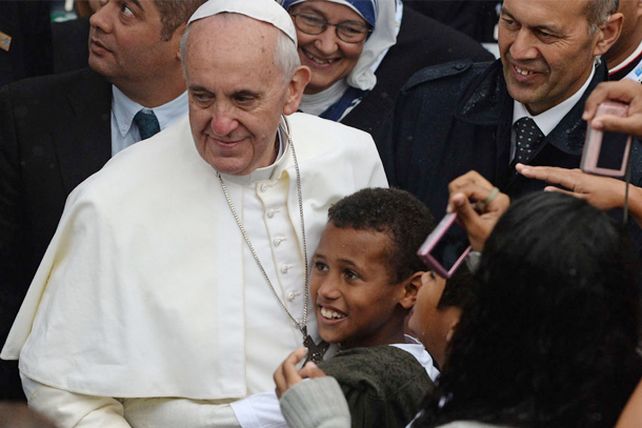 Otro agitado día de reuniones para el Papa y un cierre en Copacabana con la juventud
