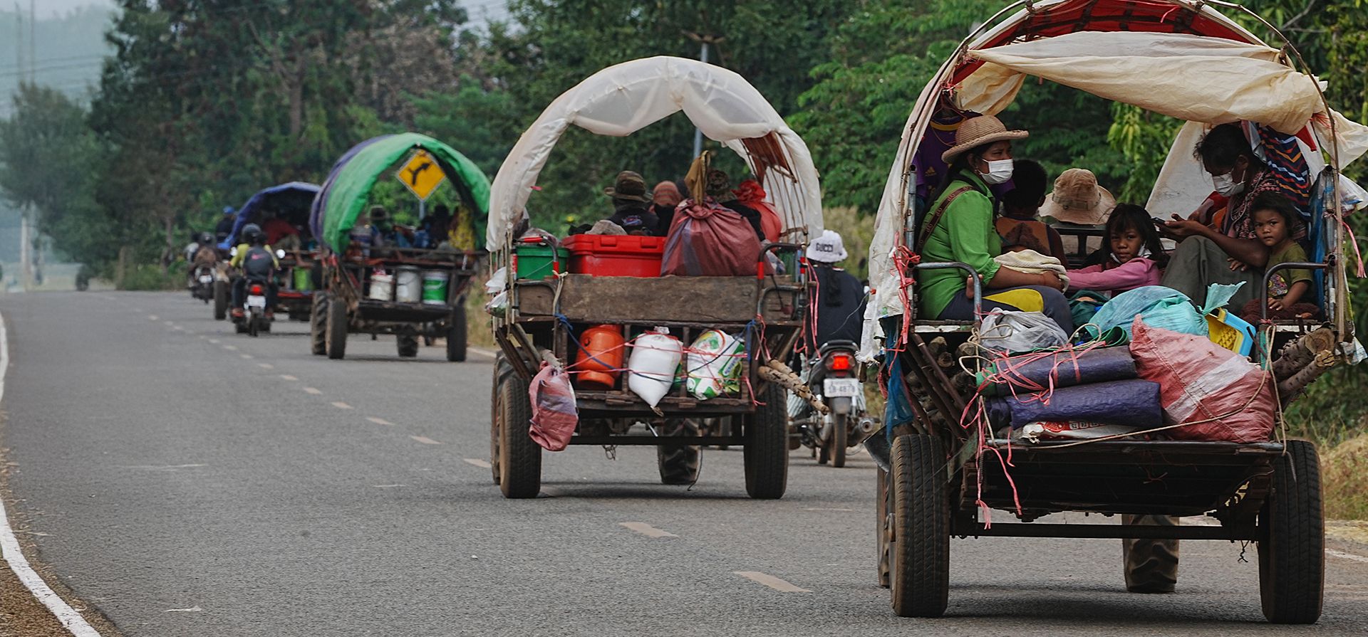 Personas huyen de sus hogares tras los combates entre Tailandia y Camboya por reivindicaciones territoriales en la provincia de Oddar Meanchey, Camboya, el miércoles 10 de diciembre de 2025. (Foto AP/Heng Sinith) Personas huyen de sus hogares tras los combates entre Tailandia y Camboya por reivindicaciones territoriales en la provincia de Oddar Meanchey, Camboya, el miércoles 10 de diciembre de 2025. (Foto AP/Heng Sinith)