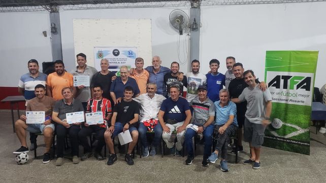 Los entrenadores se unieron para la entrega de diplomas con cena incluida.&nbsp;