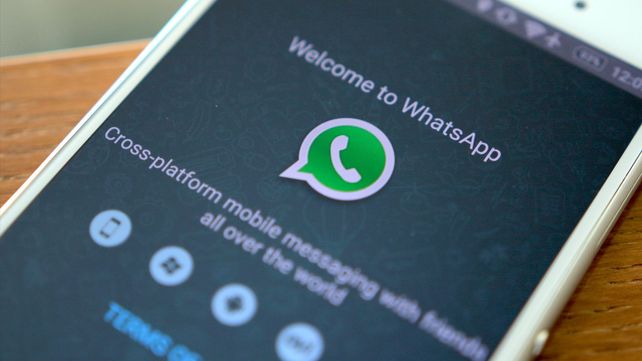 ¿Cómo mandar mensajes de voz por WhatsApp sin apretar botones?