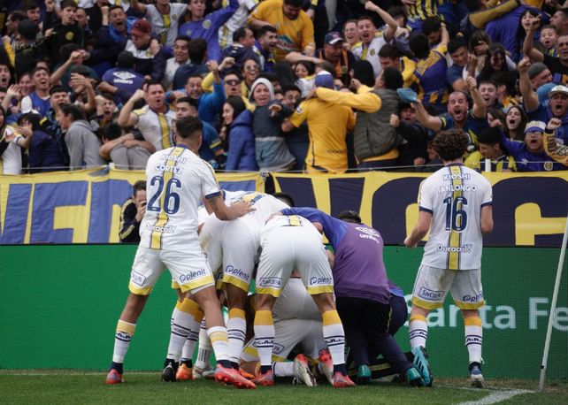 Todo Central festeja el gol de Veliz