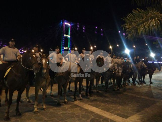Seguridad preventiva y disuasiva: policías de Caballería patrullaron la Costanera santafesina