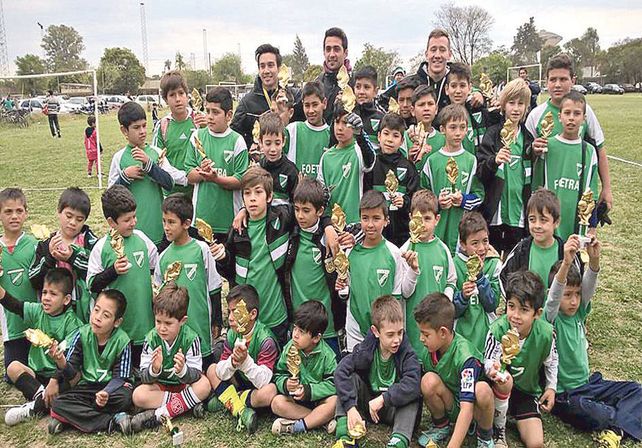 Premio. Las divisiones menores tuvieron una destacada participación con el subcampeonato en Copa de Plata.
