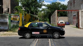 Murió un ladrón que fue herido durante un forcejeo al robar un taxi a mano armada