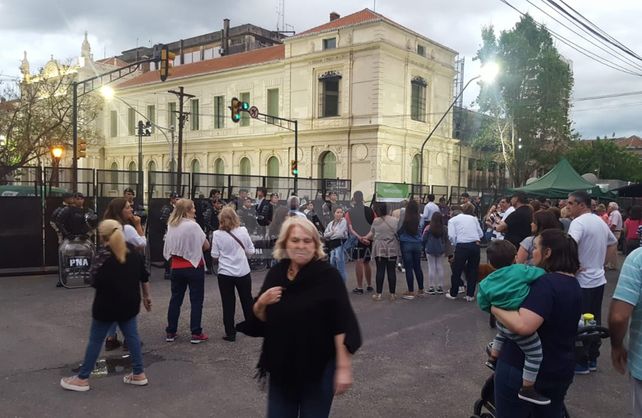 Videos: así se vivió el debate presidencial en Santa Fe