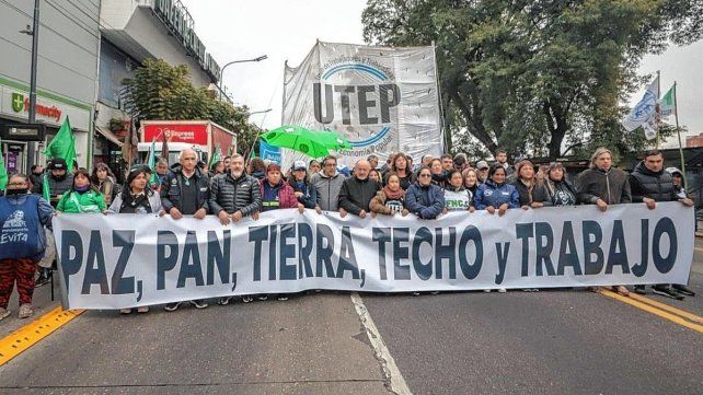 ATE encabezó la Marcha de San Cayetano rumbo a Plaza de Mayo.