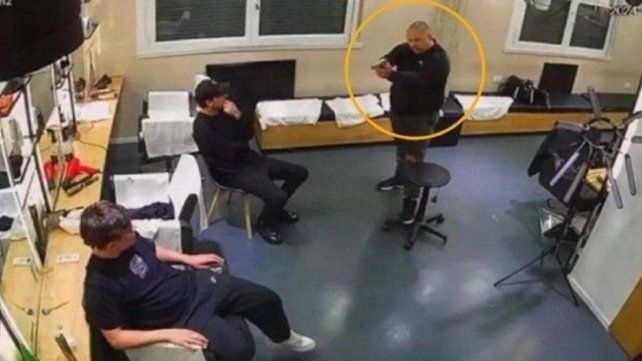 El momento en que Abel Guzmán ejecutó de un tiro en el cráneo a un compañero de la peluquería en el barrio porteño de Recoleta El momento en que Abel Guzmán ejecutó de un tiro en el cráneo a un compañero de la peluquería en el barrio porteño de Recoleta