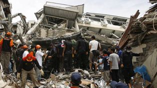 Nuevos terremotos sacuden a Indonesia y crece el numero de v&iacute;ctimas