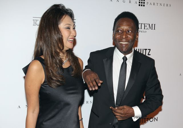 Feliz. Pelé junto a su flamante esposa. Se conocieron en Nueva York.
