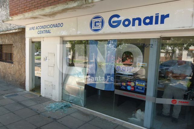 Rompieron el blindex y robaron un local en el barrio Barranquitas