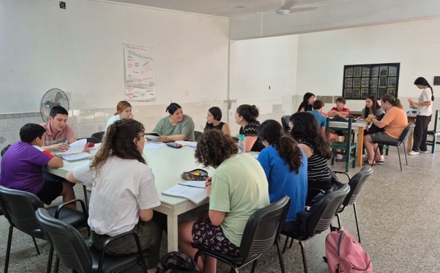 Más de 2 mil estudiantes participan del programa de tutorías Quedate en toda la provincia: de qué se trata