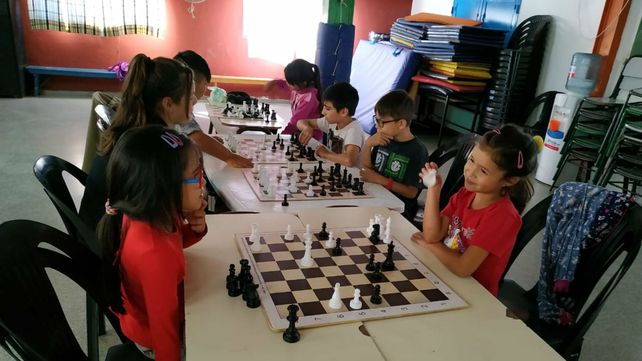 El ajedrez, el juego y un espacio para aprender a mirarse a los ojos
