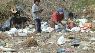 Más de dos millones de niños sufren carencias severas en la Argentina