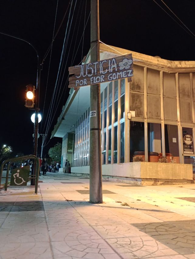 La ciudad de San Jorge amaneció con pintadas reclamando justicia