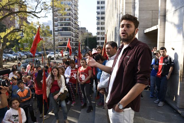 Monteverde, en 2016, en la puerta de Tribunales tras una audiencia por el conflicto del tambo.