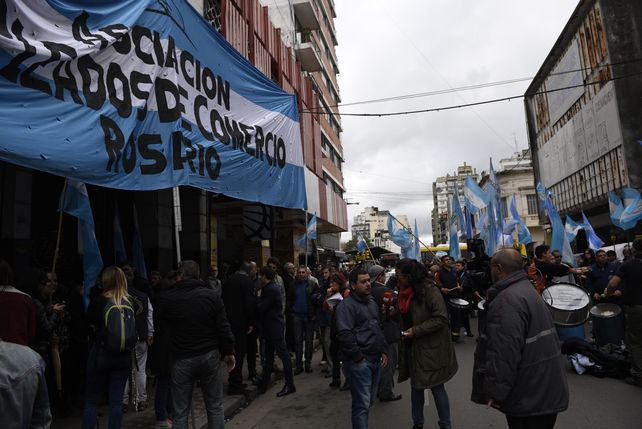 Conflicto. El sector comercial está entre los más golpeados por despidos.