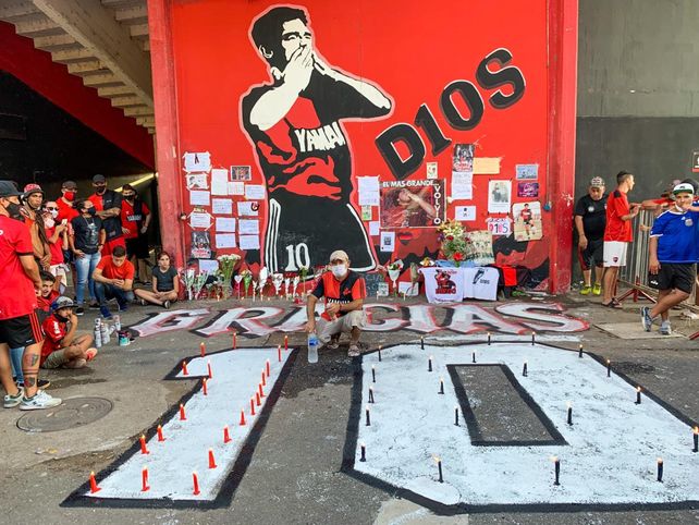 Newells despidió al ídolo y le abrió las puertas a la leyenda