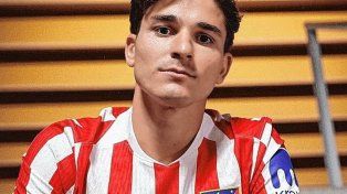 Atlético de Madrid presentó su nueva camiseta con Álvarez como protagonista