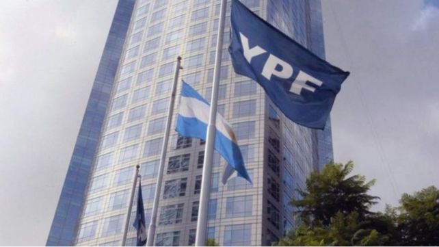 Argentina puede abonar de US$4.920 millones a US$16.050 millones por la expropiación de YPF. 