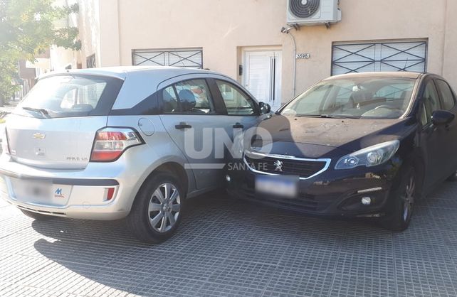 Terminaron sobre la vereda después de un choque