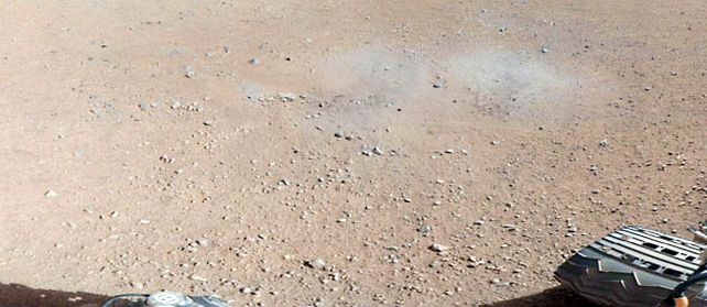 La primera imagen del Curiosity muestra una llanura y colinas rojas