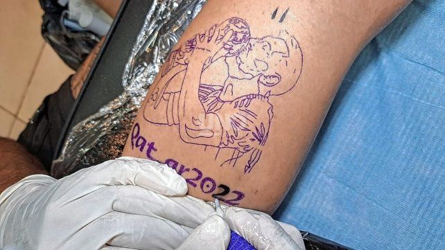 Messi y la Copa del Mundo en la piel de los santafesinos: el furor por los tatuajes