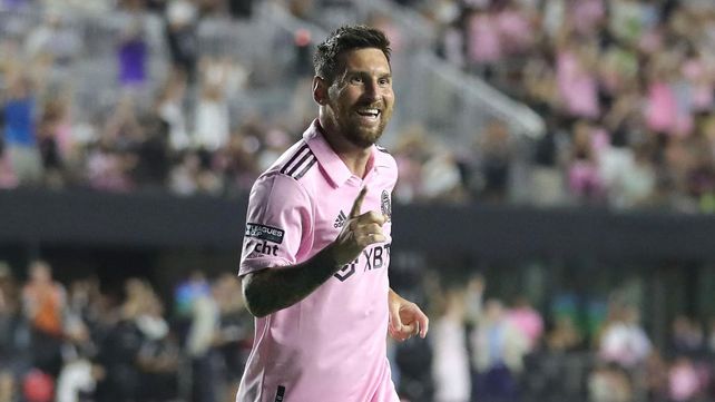 Lionel Messi festeja con la camiseta del Inter Miami.