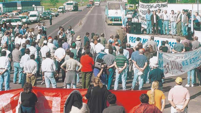 Tractorazo. Piquete de FAA en la ruta 9 y A012