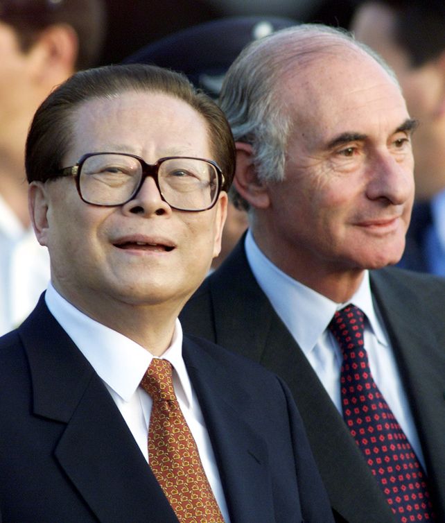 Año 2001, visita a Argentina del presidente de China, Jiang Zemin, recibido por el presidente de entonces, Fernando De La Rúa.