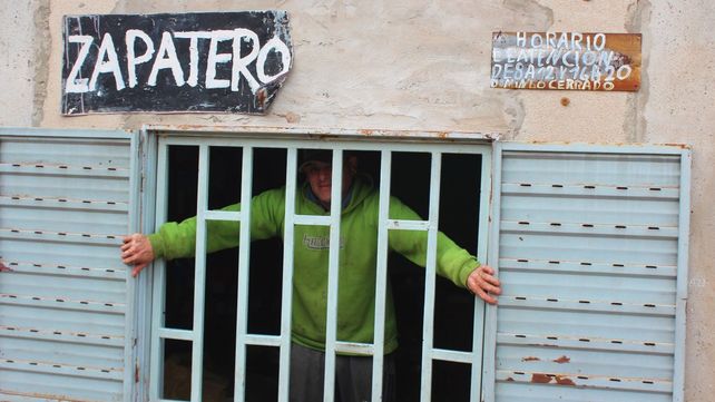 Las chicas que retratan los micromundos que habitan en barrio Emaús