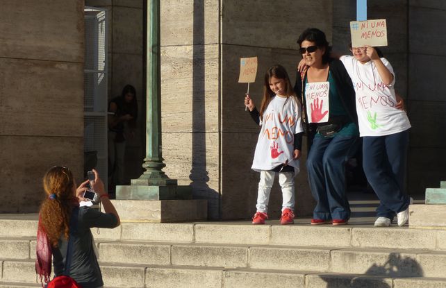 Cómo fue la primera marcha Ni Una Menos en Rosario: miles de mujeres con demandas todavía vigentes