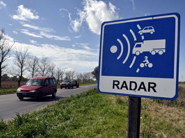 Radar de velocidad en la ruta nacional 9