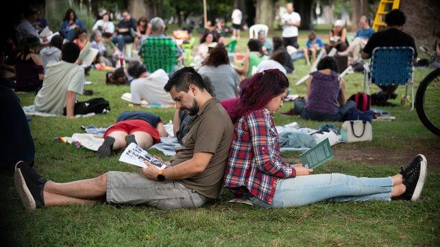 Invitan a transformar la lectura silenciosa en una experiencia colectiva.