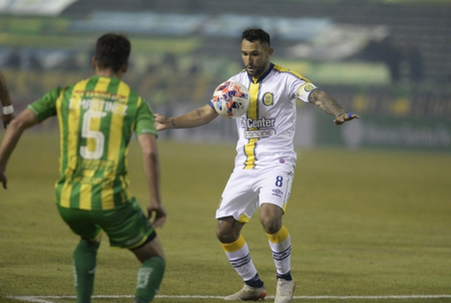 Llamativo. Montoya compartió el medio con Benítez y ninguno es volante central.