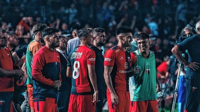 El plantel de Colón quedó concentrado a la espera del partido ante Temperley.