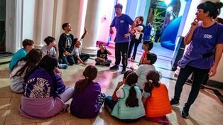 Los niños en el Palacio Municipal