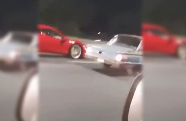 Imprudente y peligrosa picada entre un Falcon y una Ferrari en plena General Paz