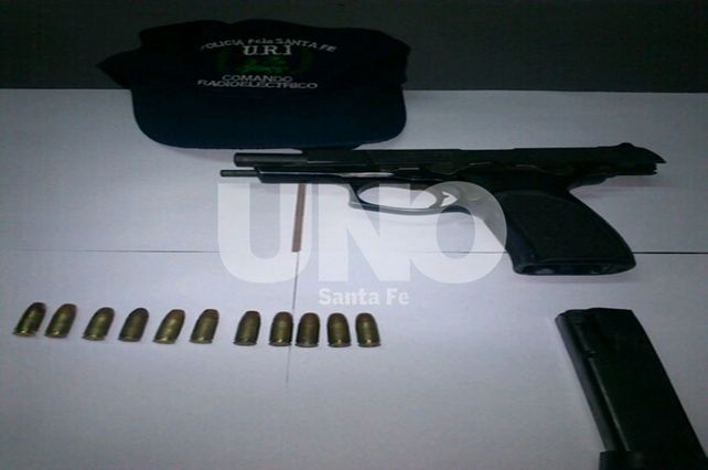 Persecución y arresto de un joven con un arma de guerra en Nueva Pompeya