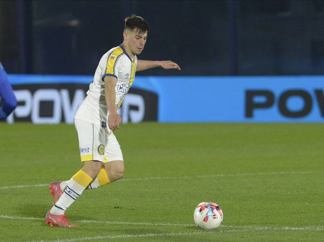 Facundo Almada tuvo una floja noche en Victoria y el técnico Tevez analiza una variante en ese puesto.