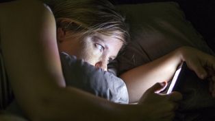 Los adolescentes que se acuestan tarde son más propensos a aumentar de peso