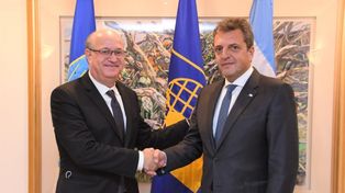 Recursos. El ministro de Economía se reunió con el presidente del BID, Ilan Goldfajn.